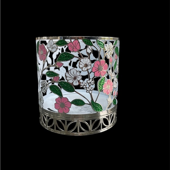Bath & Body Works “Flower Toss” Floral 3 Wick Candle Holder - Picture 4 of 12